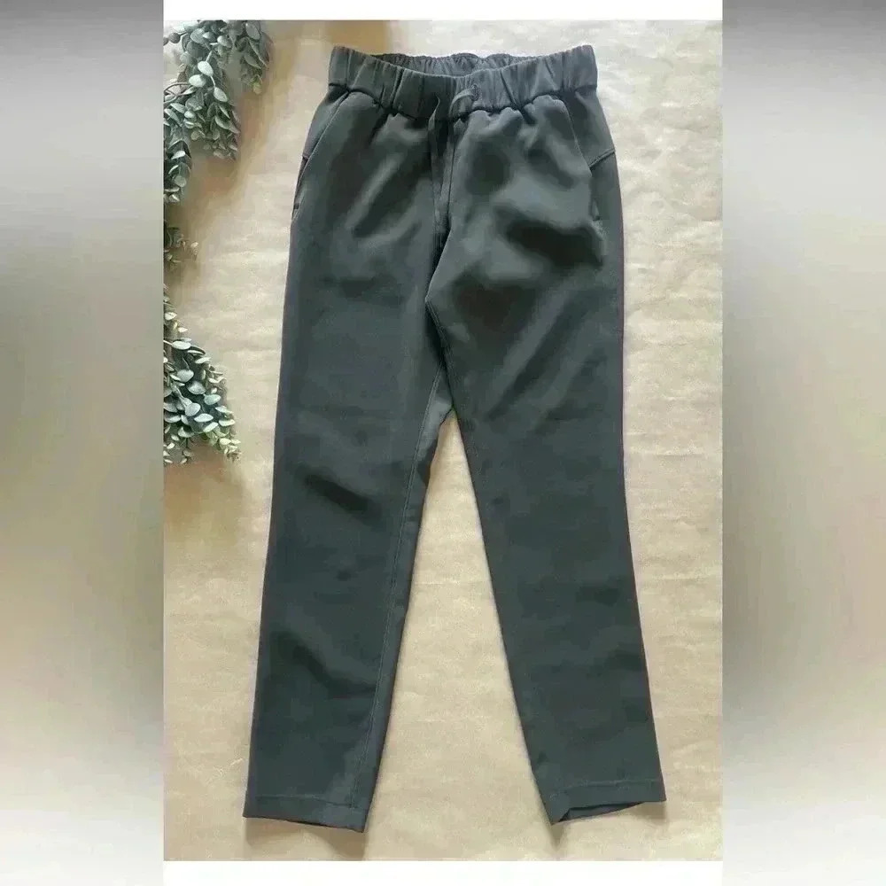 Lululemon On The Fly Pant 28" Olive
Size 2 - Picture 2 of 12